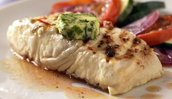 Norsk hälleflundra med örtsmör och foliebakade grönsaker