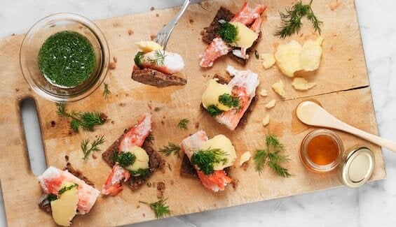 Snittar på norsk kungskrabba