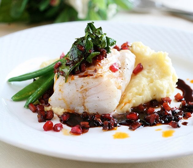 Stekt skrei med chorizokorv och mandelpotatispuré